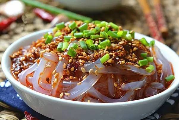 年夜饭桌上的清爽主角 三款经典粉丝凉拌菜速成指南