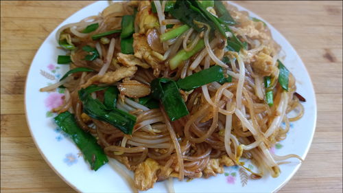 豆芽炒粉丝的秘诀 多加一步，粉丝入味不粘锅